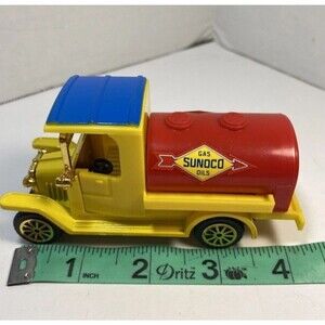 Readers Digest Collector’s Set of Classic Trucks Sunoco Gas Truck Diecast BB8